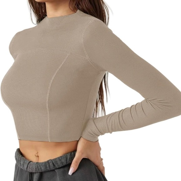 Athletic long sleeve crop top - Picture 3 of 3
